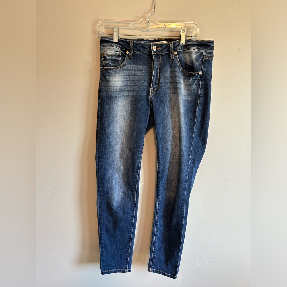 Medium wash straight-leg jeans